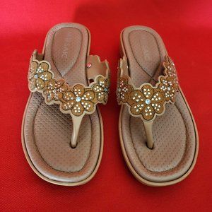 MOSAIC Women's  Embellished Summer Casual T Strap Flip Flops Size 6